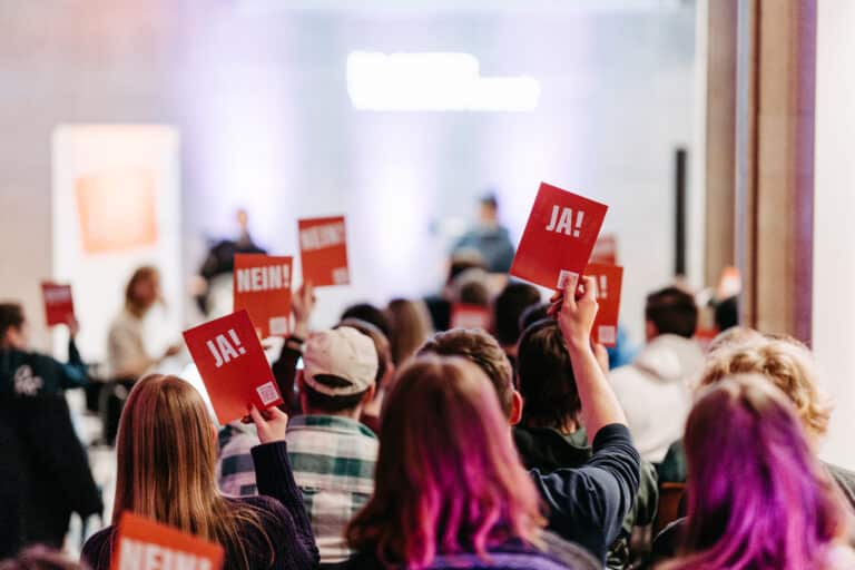 Podcast Live-Events 2024, Umfrage, Stiftung Forum Recht, Foto: Ina Lebedjew