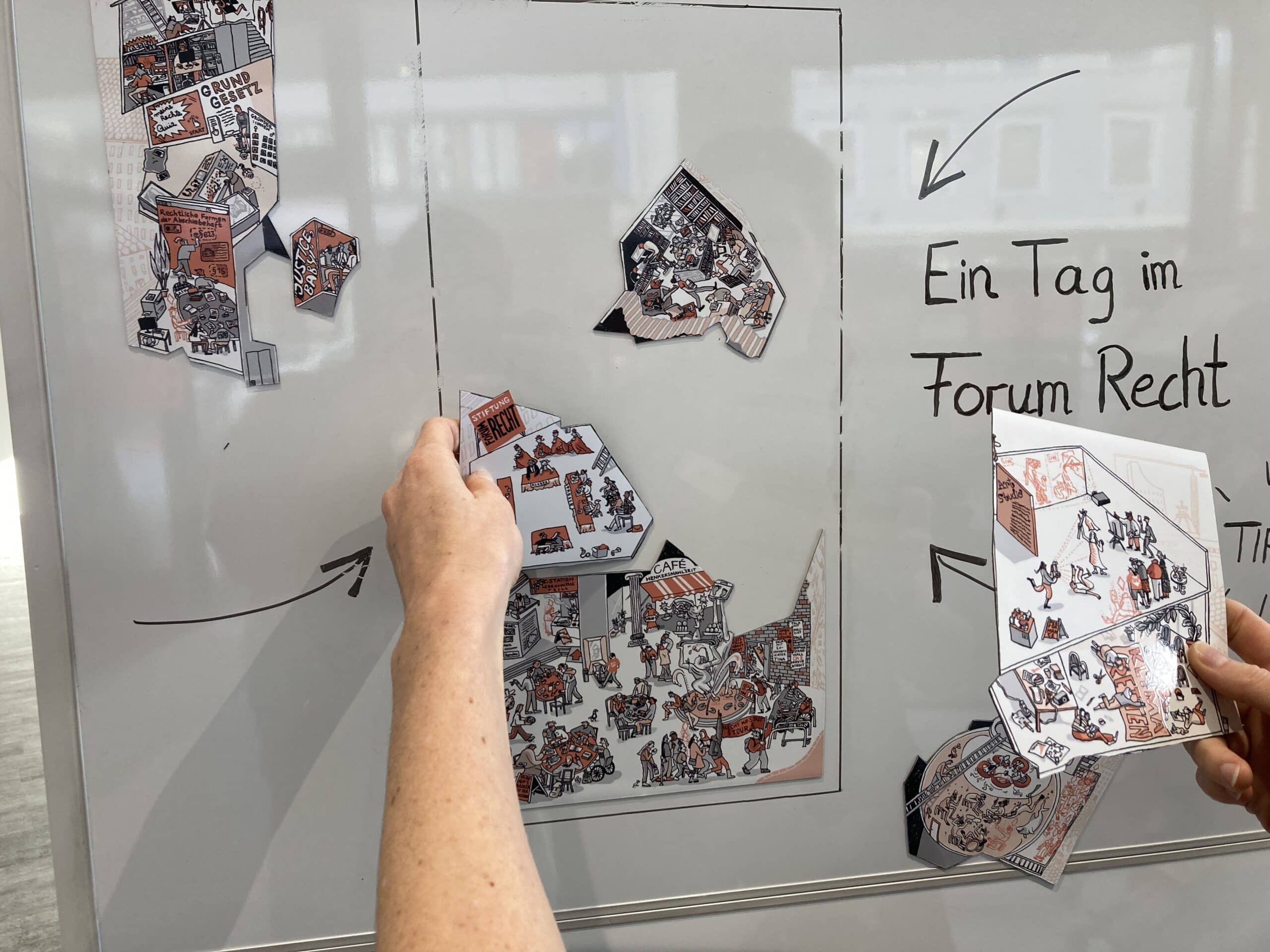 Hände legen ein Puzzle zusammen.