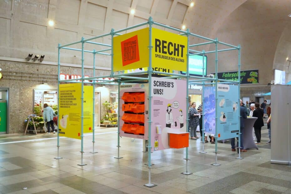 Pop-Up-Ausstellung "Recht - Spielregeln des Alltags"