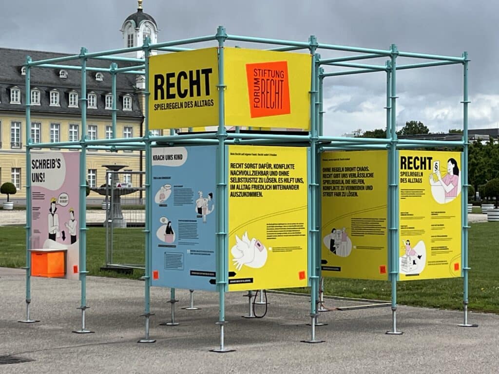 Die Pop-up-Ausstellung vor dem Karlsruher Schloss